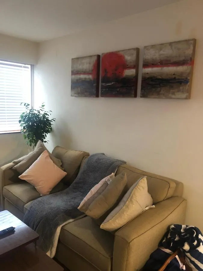 Holiday home Quiet-Comfy 3 Bedroom Home On A Tree Lined Street In Kits Vancouver Canada