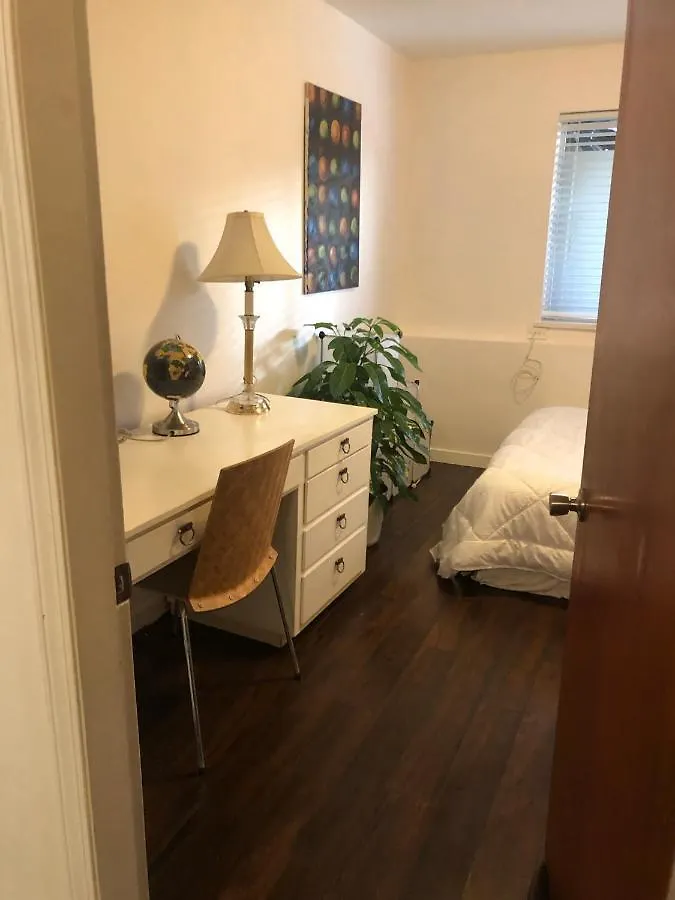 Quiet-Comfy 3 Bedroom Home On A Tree Lined Street In Kits Vancouver Holiday home